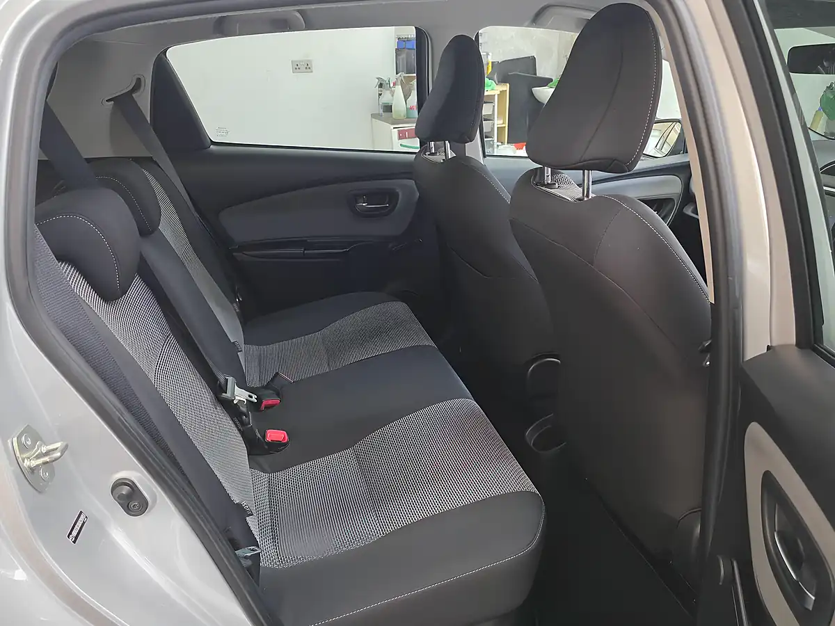 Used 2016 Toyota Yaris Icon Silver - Interior and Exterior details 9