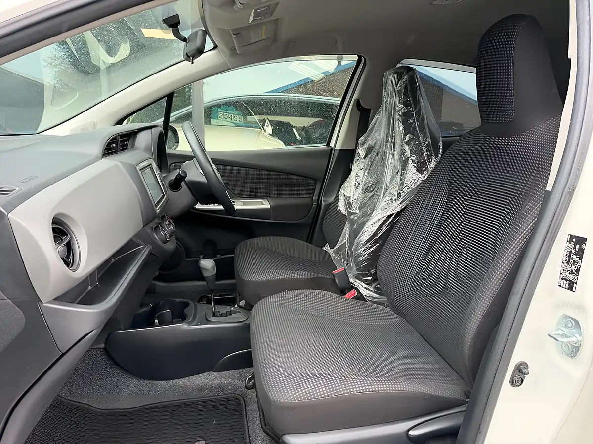 Used 2016 Toyota Yaris Icon White - Interior and Exterior details 4