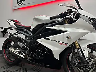 Used 2016 Triumph Daytona 675 Super Sports White - Interior and Exterior details 11