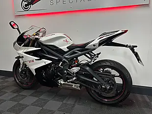 Used 2016 Triumph Daytona 675 Super Sports White - Interior and Exterior details 14