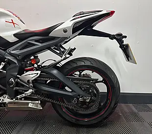 Used 2016 Triumph Daytona 675 Super Sports White - Interior and Exterior details 17