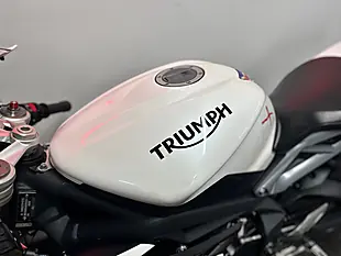 Used 2016 Triumph Daytona 675 Super Sports White - Interior and Exterior details 18