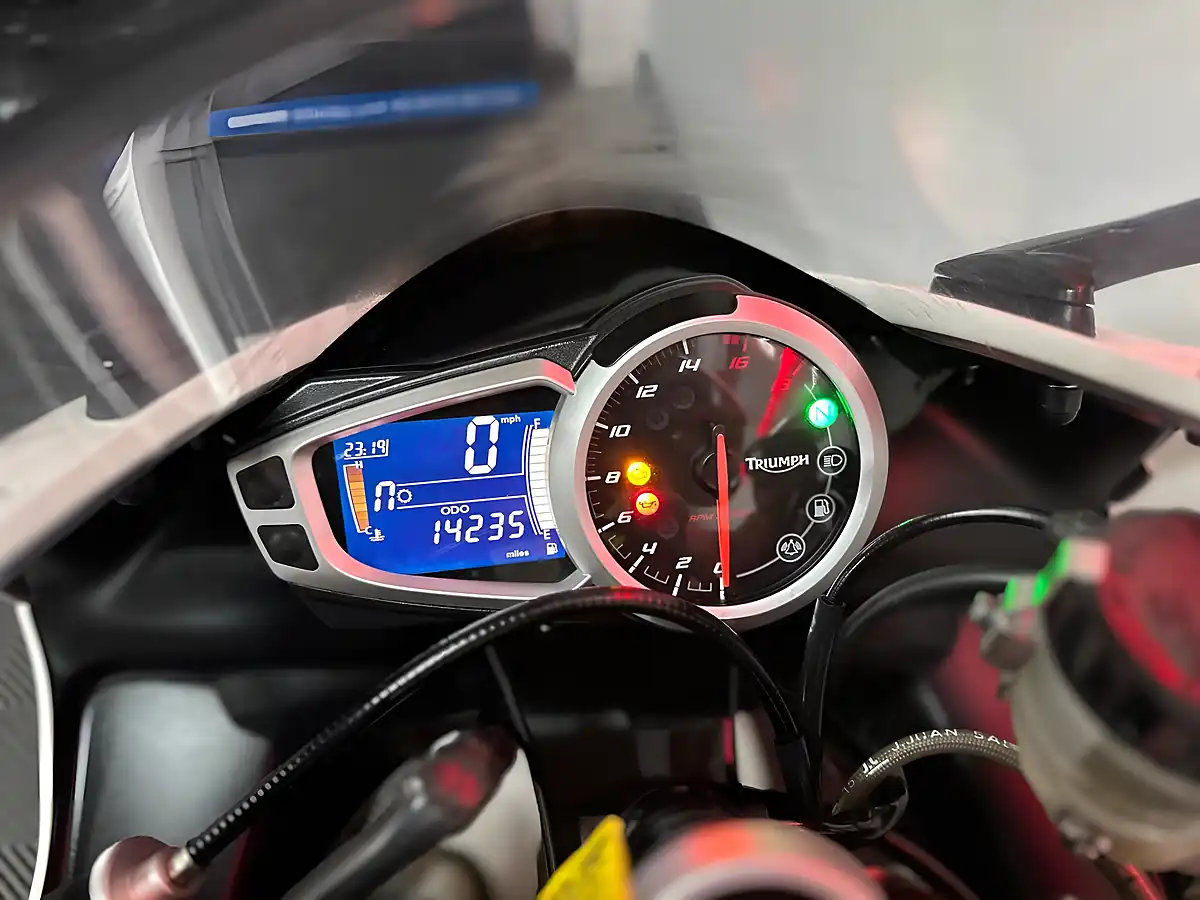 Used 2016 Triumph Daytona 675 Super Sports White - Interior and Exterior details 20