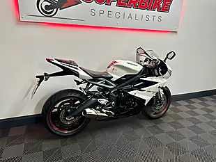 Used 2016 Triumph Daytona 675 Super Sports White - Interior and Exterior details 3