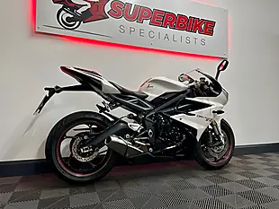 Used 2016 Triumph Daytona 675 Super Sports White - Interior and Exterior details 6