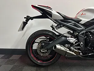 Used 2016 Triumph Daytona 675 Super Sports White - Interior and Exterior details 8