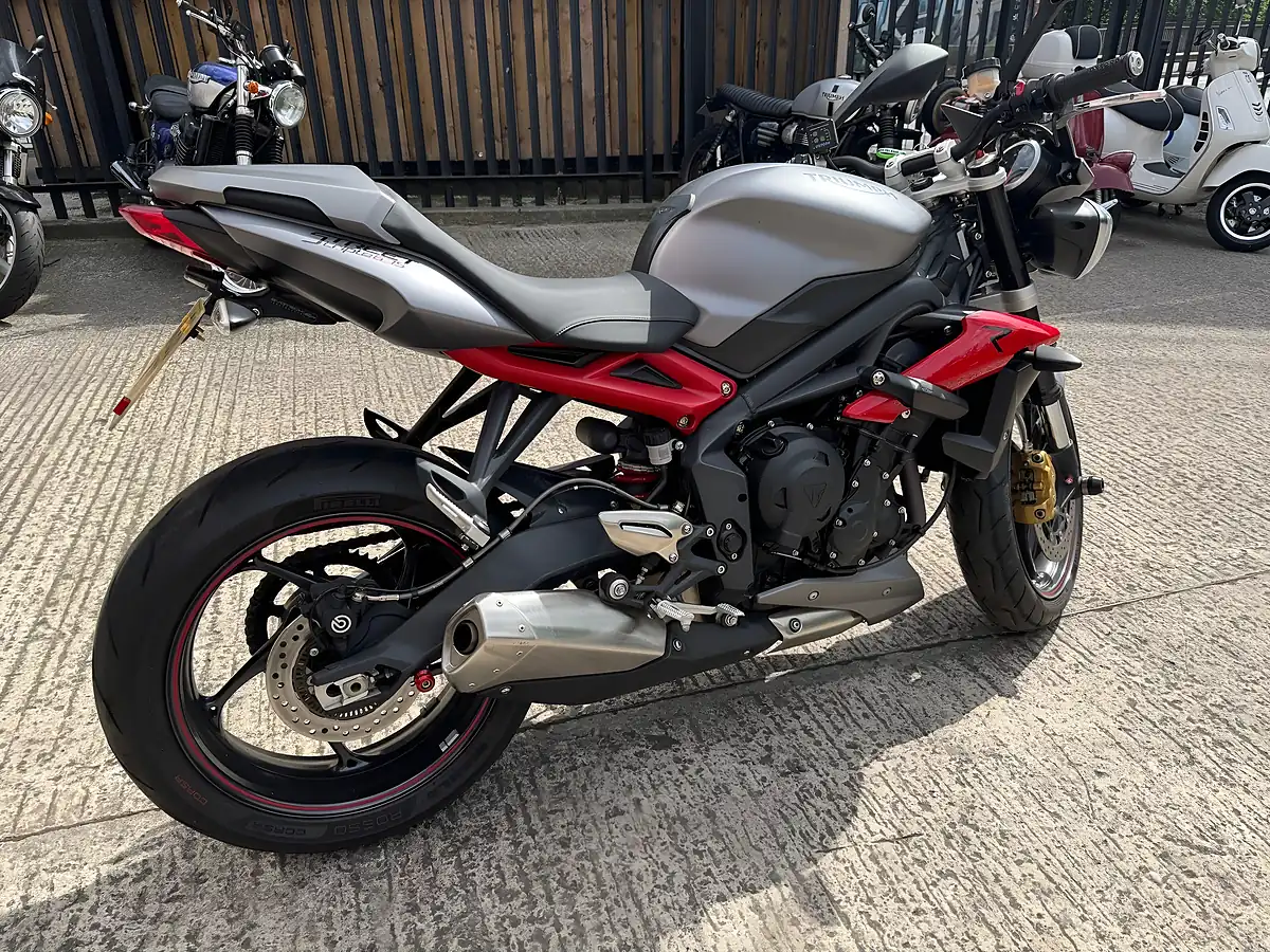 Used 2016 Triumph Street Triple 675 R O Ring Grey - Interior and Exterior details 2