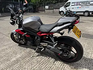 Used 2016 Triumph Street Triple 675 R O Ring Grey - Interior and Exterior details 3