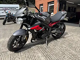 Used 2016 Triumph Street Triple 675 R O Ring Grey - Interior and Exterior details 4