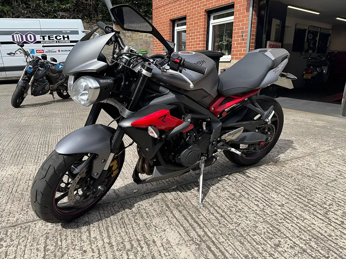 Used 2016 Triumph Street Triple 675 R O Ring Grey - Interior and Exterior details 4
