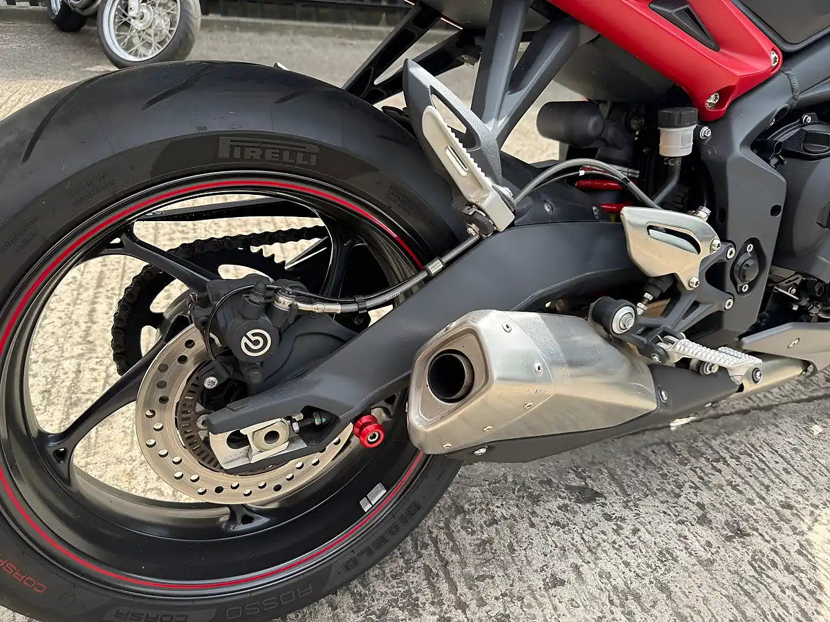 Used 2016 Triumph Street Triple 675 R O Ring Grey - Interior and Exterior details 7