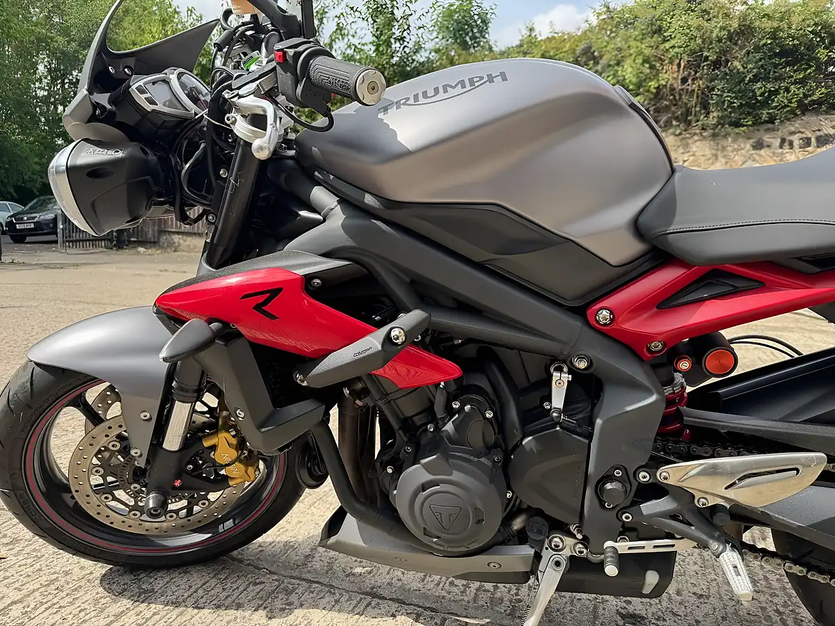 Used 2016 Triumph Street Triple 675 R O Ring Grey - Interior and Exterior details 9