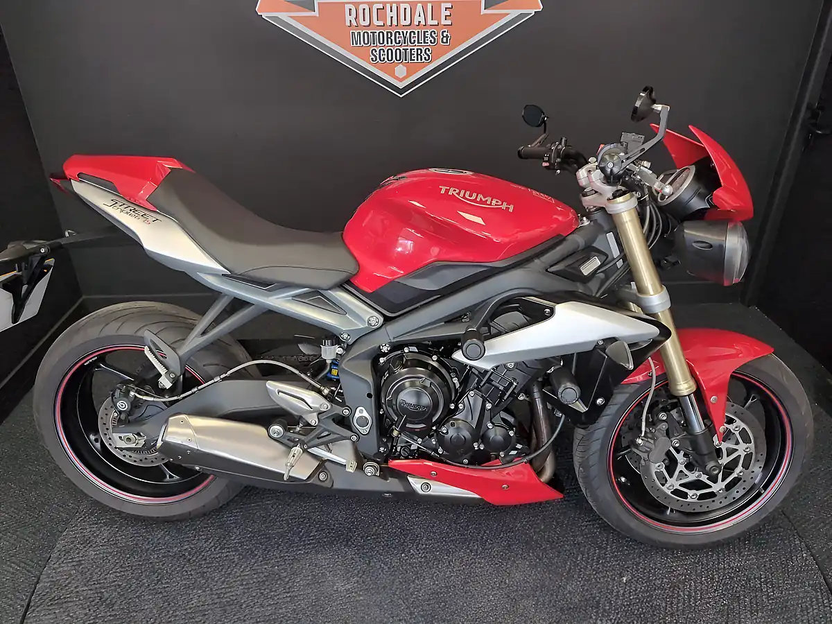 Used 2016 Triumph Street Triple Abs Red - Interior and Exterior details 4