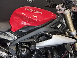 Used 2016 Triumph Street Triple Abs Red - Interior and Exterior details 6