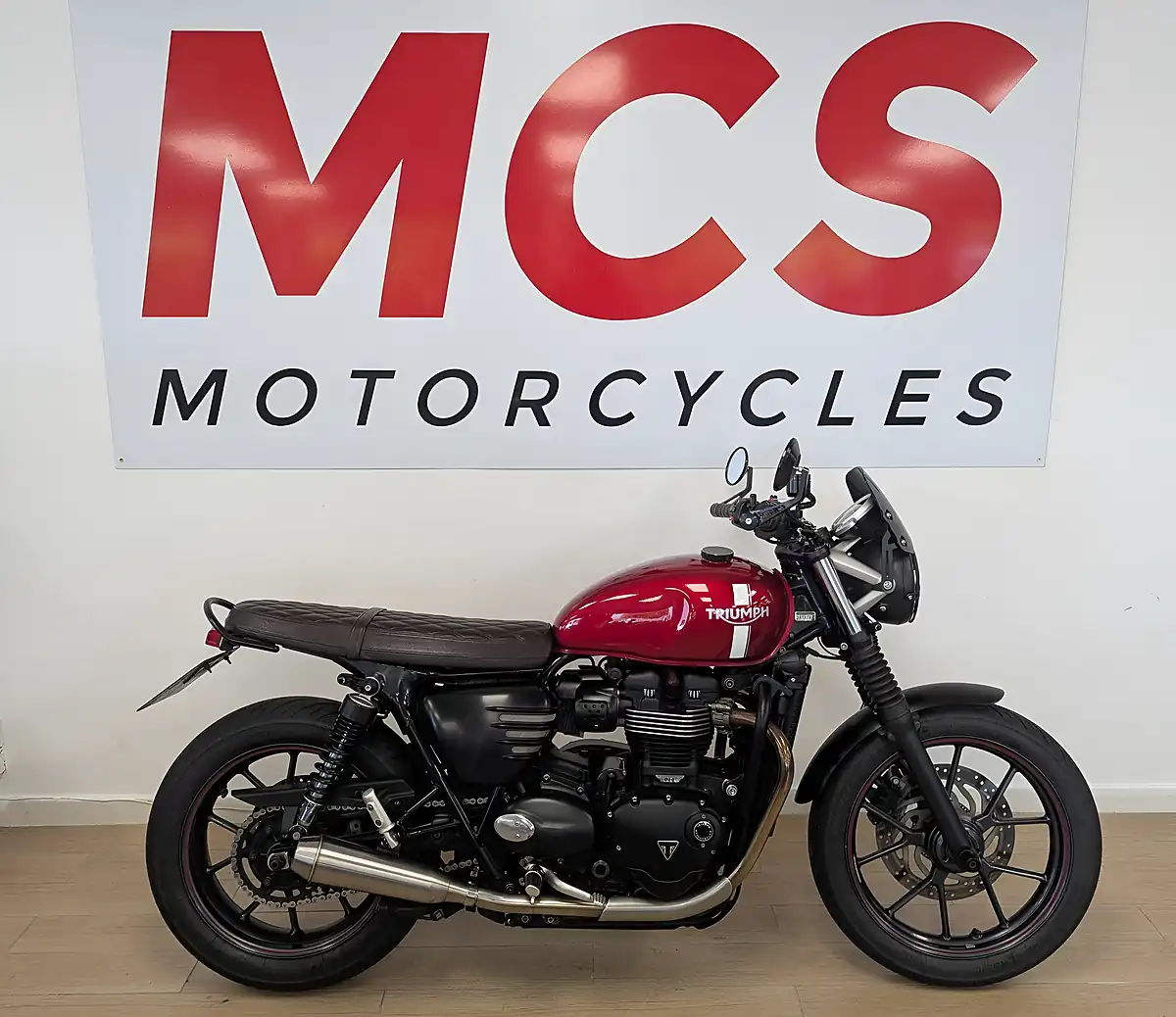 Used 2016 Triumph Street Twin Red - Front View