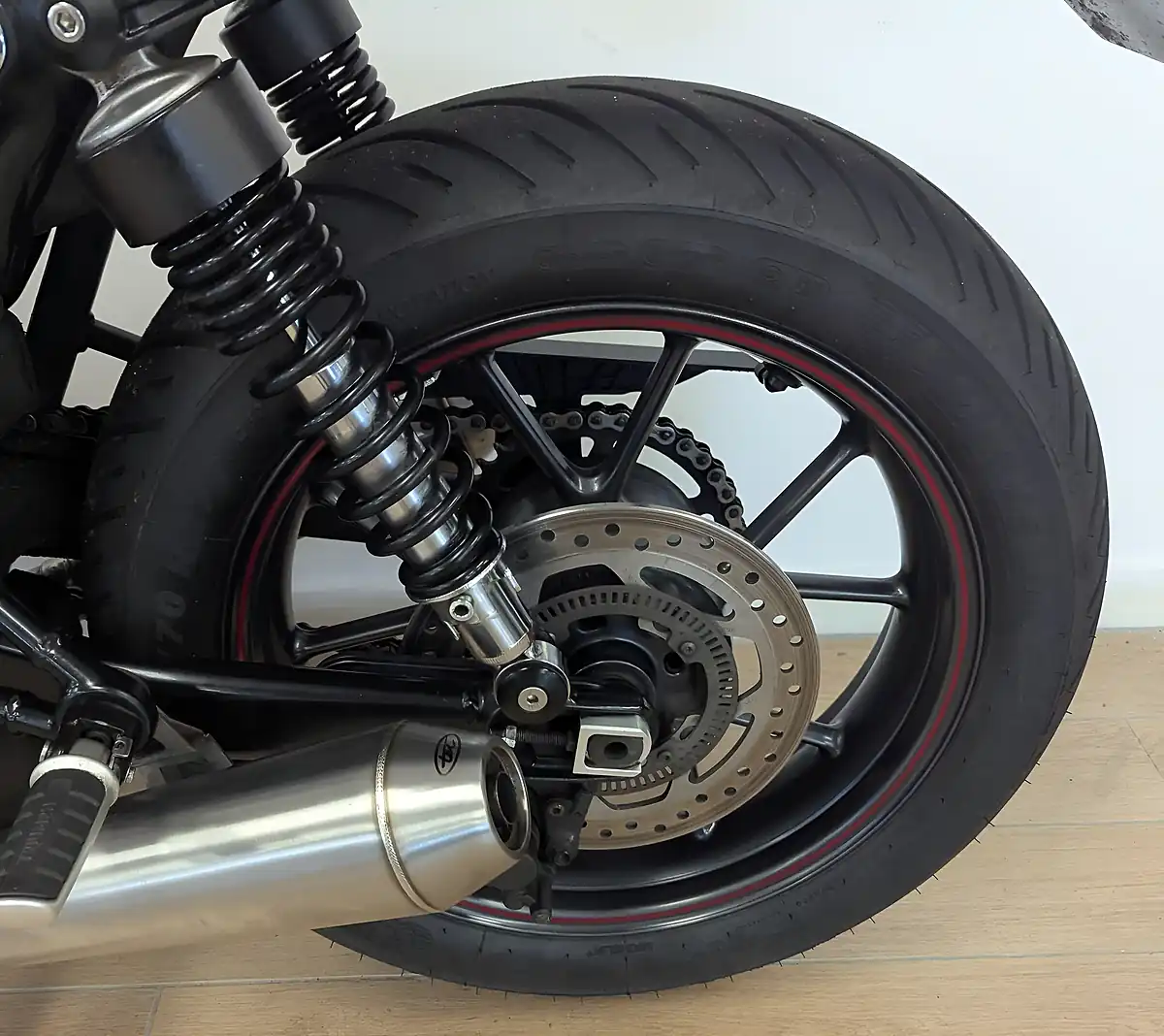 Used 2016 Triumph Street Twin Red - Interior and Exterior details 10