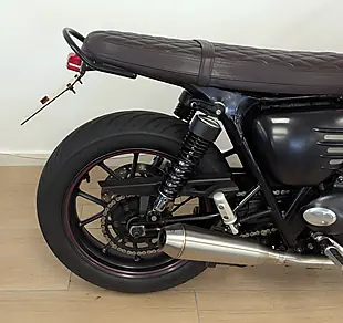 Used 2016 Triumph Street Twin Red - Interior and Exterior details 11