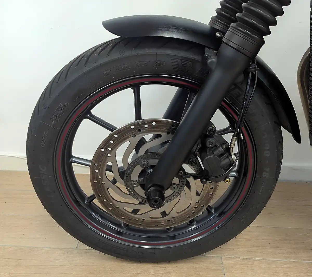 Used 2016 Triumph Street Twin Red - Interior and Exterior details 13