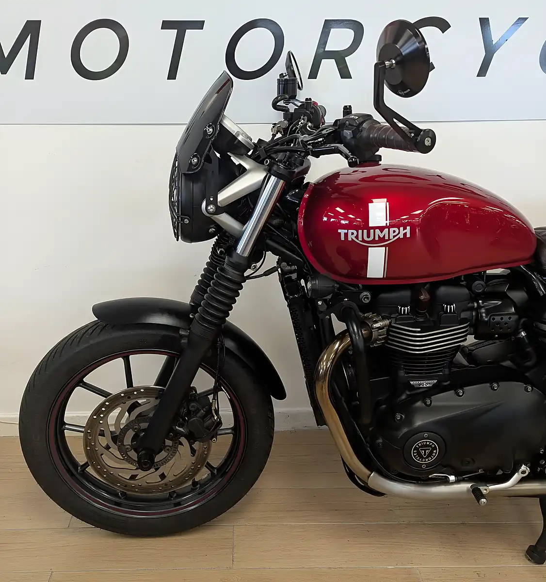 Used 2016 Triumph Street Twin Red - Interior and Exterior details 15