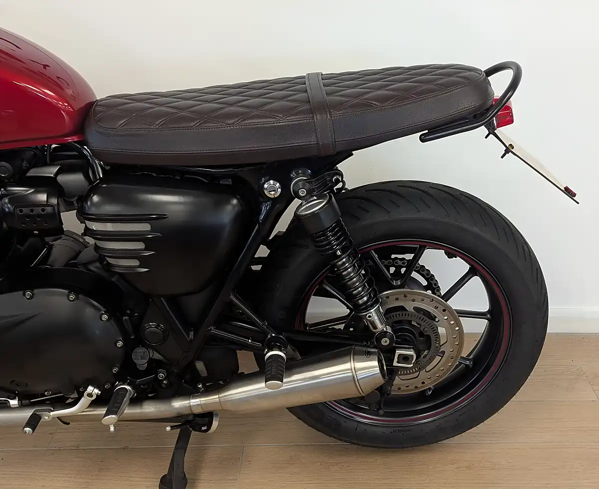 Used 2016 Triumph Street Twin Red - Interior and Exterior details 16
