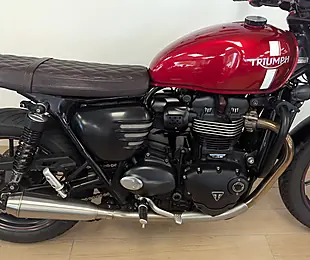 Used 2016 Triumph Street Twin Red - Interior and Exterior details 18