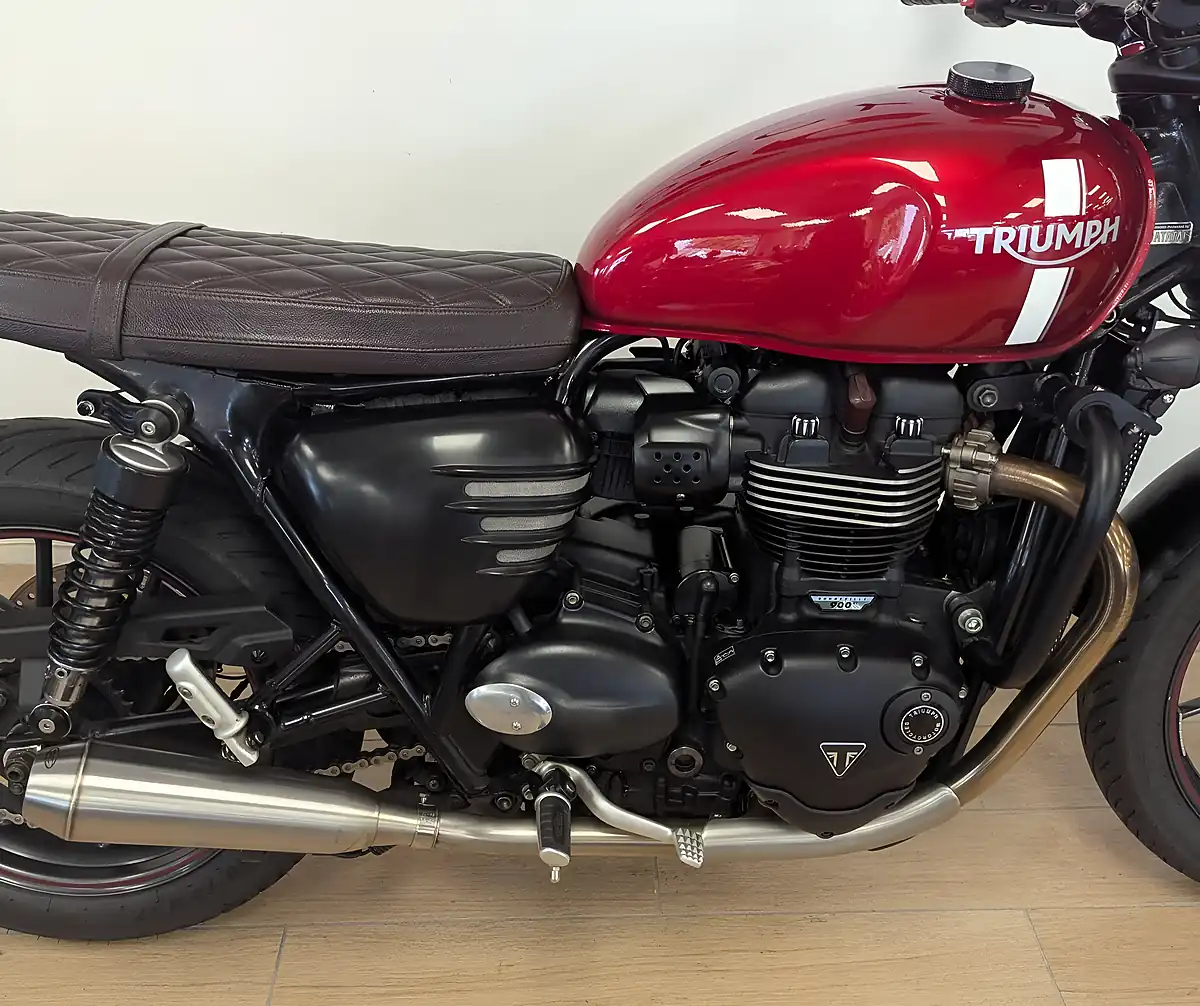 Used 2016 Triumph Street Twin Red - Interior and Exterior details 18