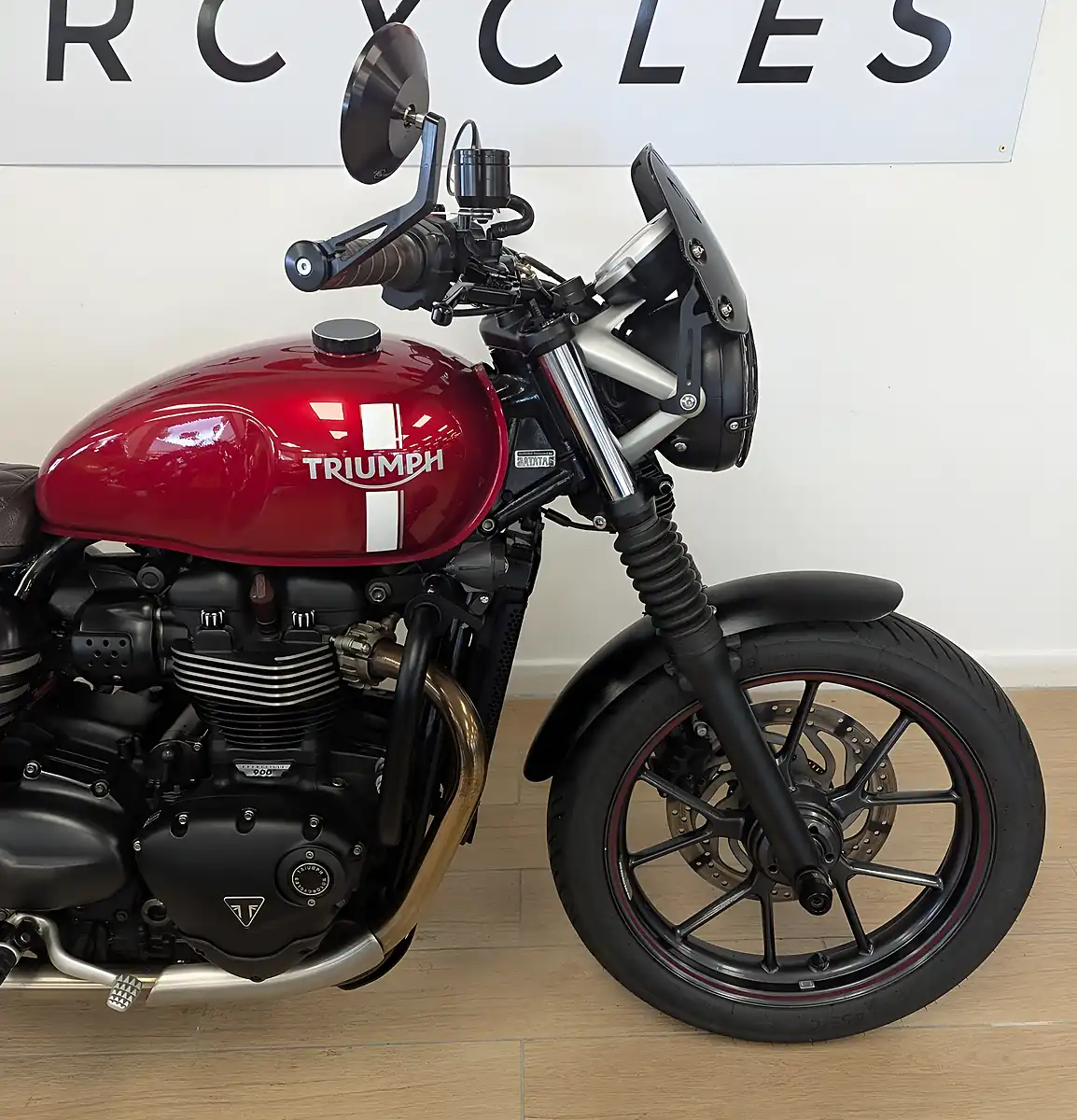 Used 2016 Triumph Street Twin Red - Interior and Exterior details 19