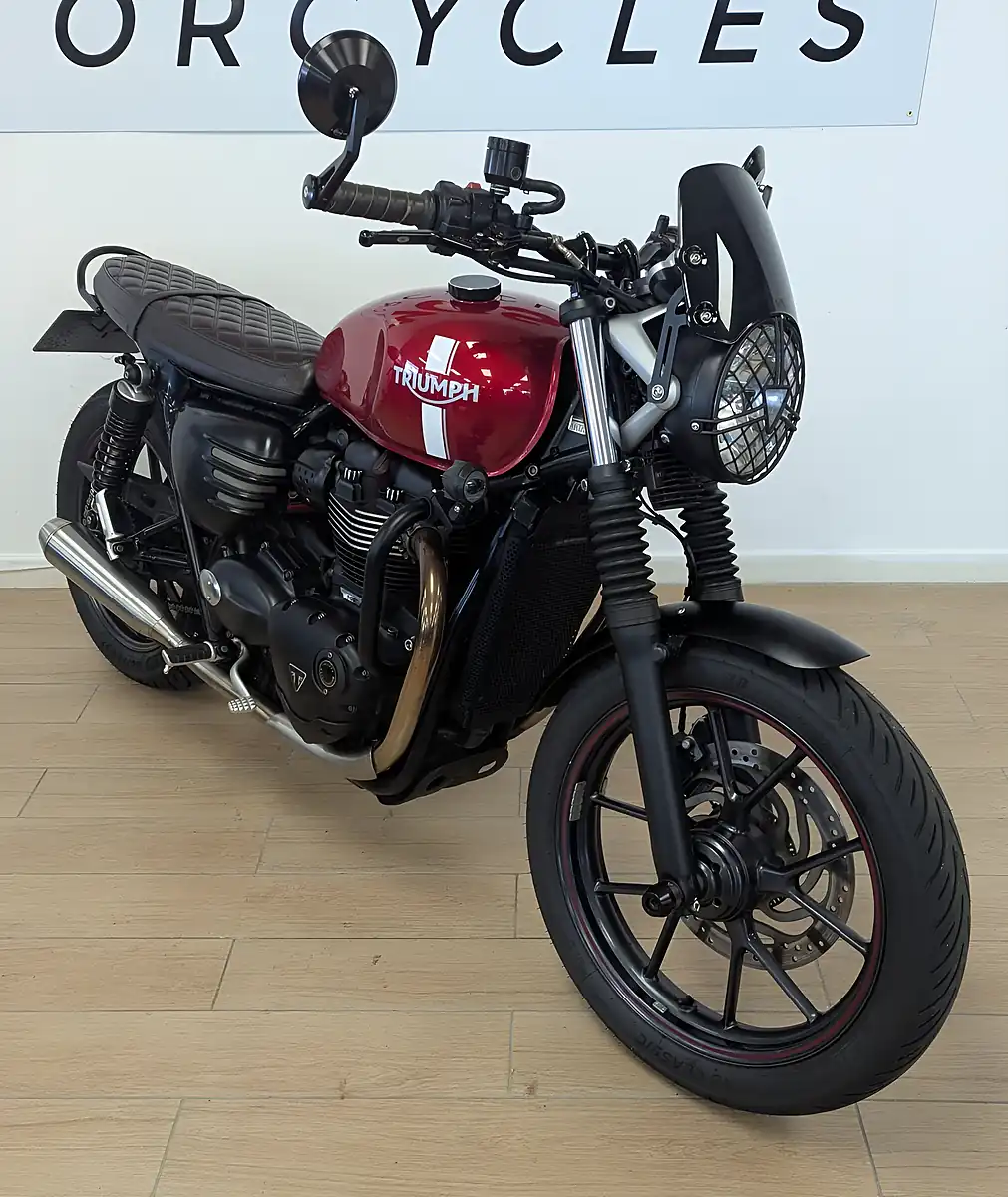 Used 2016 Triumph Street Twin Red - Interior and Exterior details 2