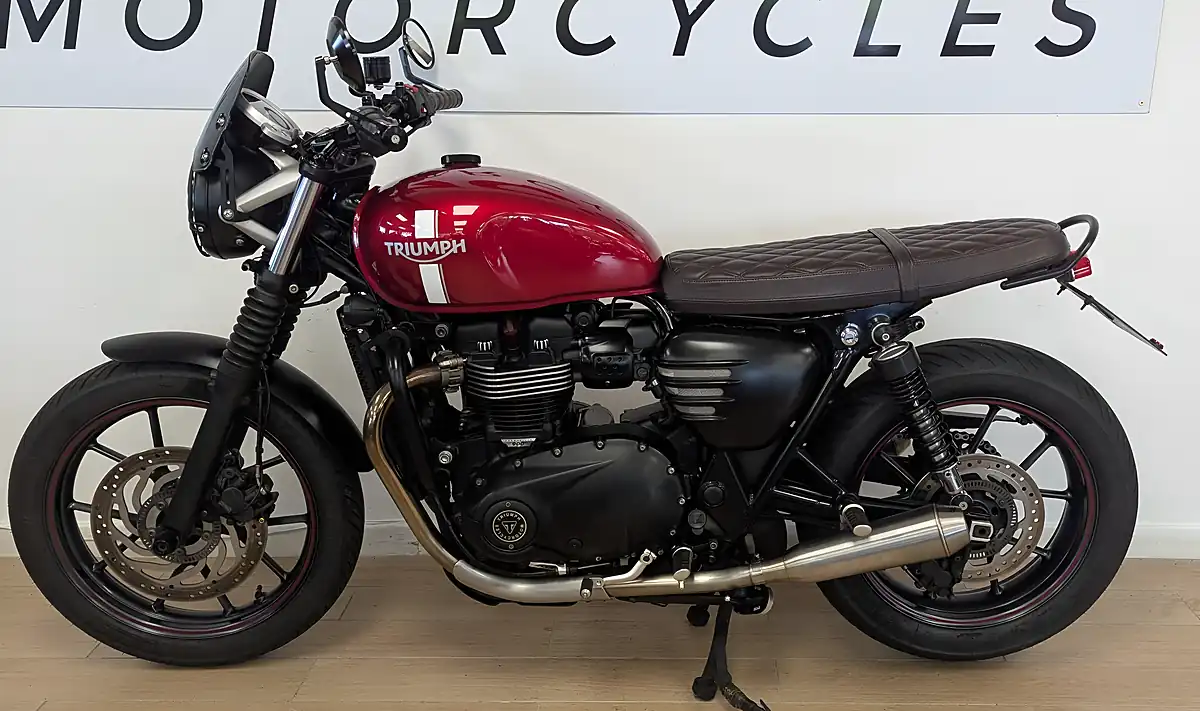 Used 2016 Triumph Street Twin Red - Interior and Exterior details 4
