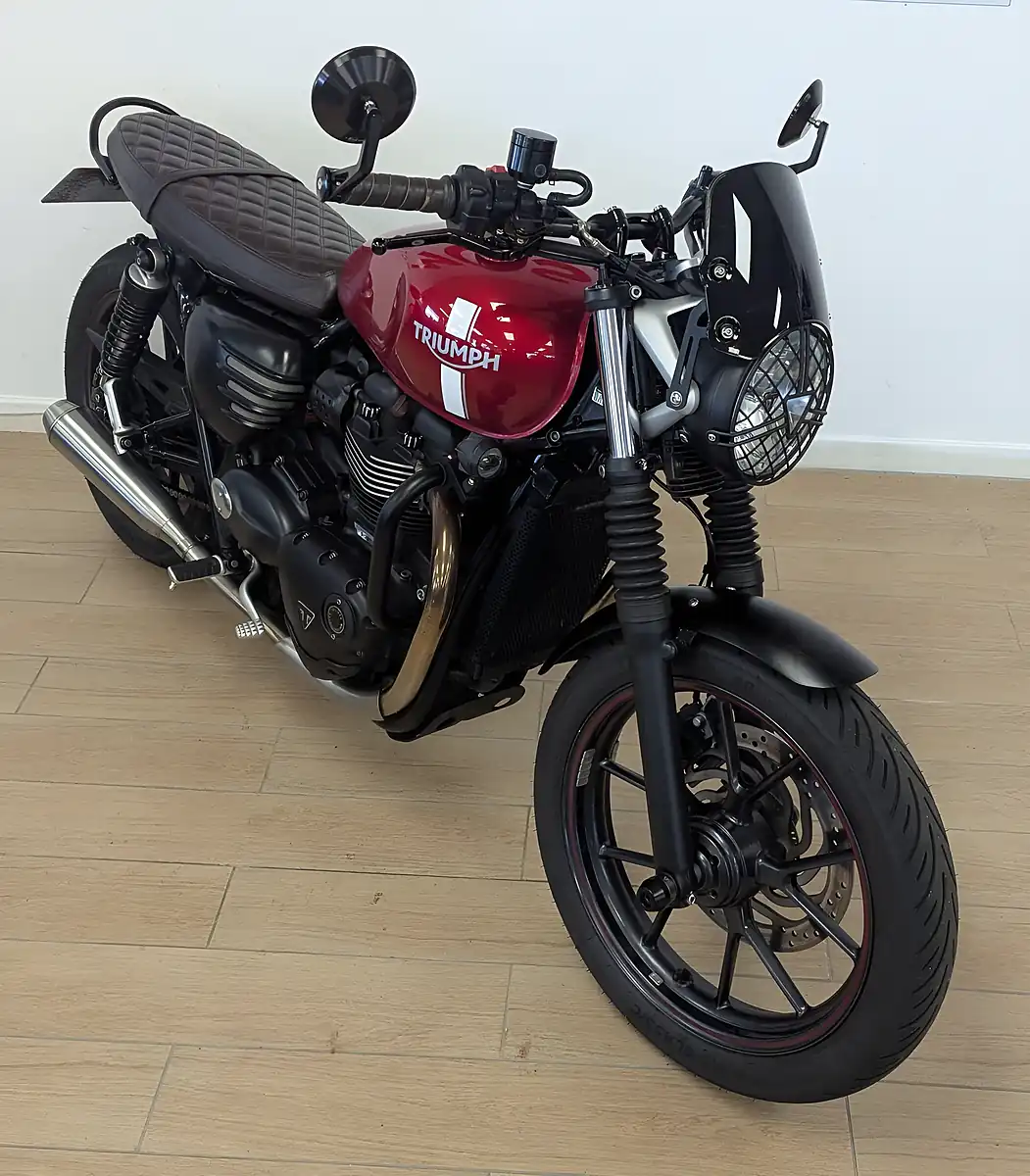 Used 2016 Triumph Street Twin Red - Interior and Exterior details 6