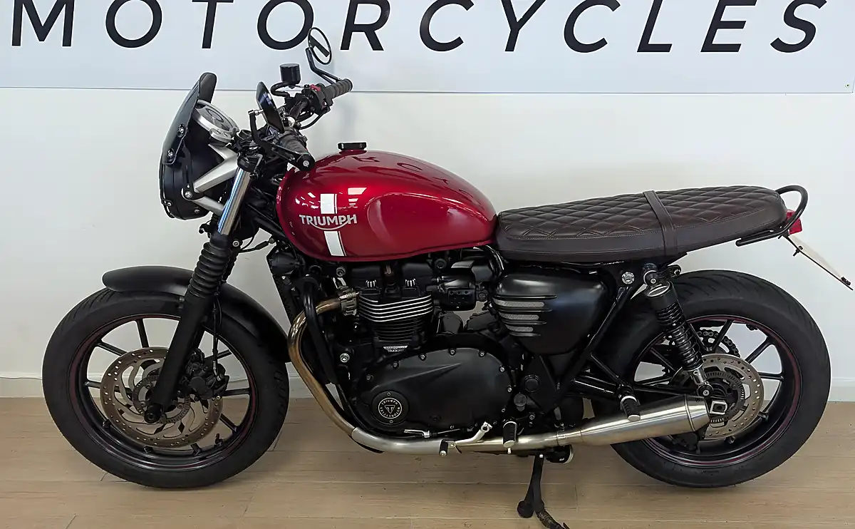Used 2016 Triumph Street Twin Red - Interior and Exterior details 8