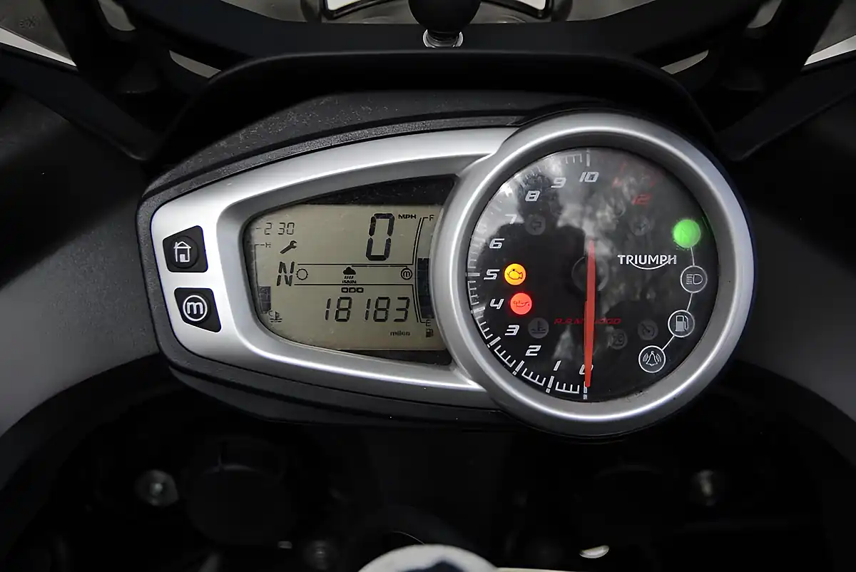 Used 2016 Triumph Tiger Sport Black - Interior and Exterior details 13