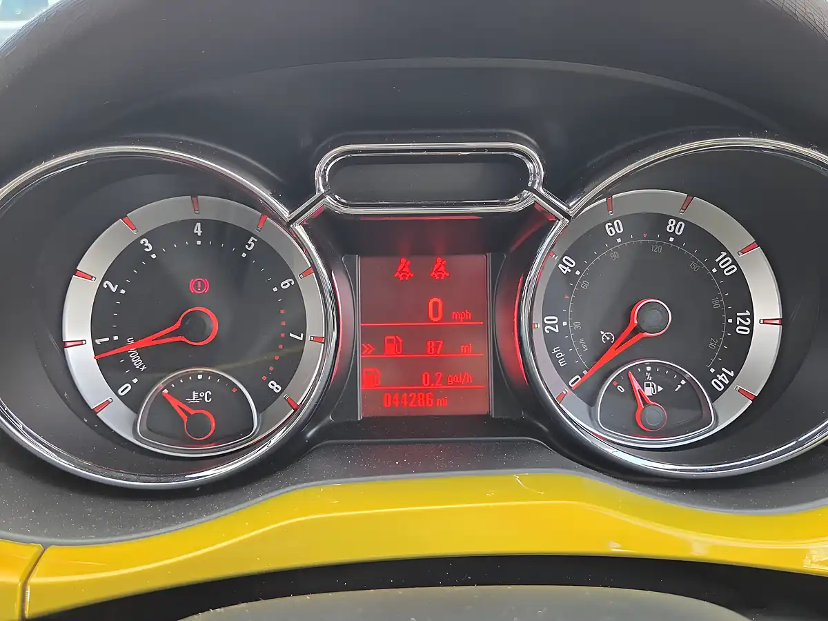 Used 2016 Vauxhall Adam Energised Gold - Interior and Exterior details 8