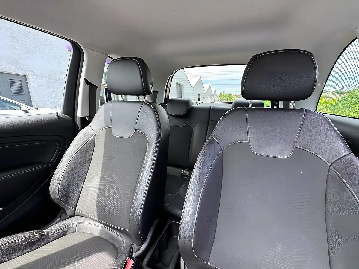Used 2016 Vauxhall Adam Energised White - Interior and Exterior details 5