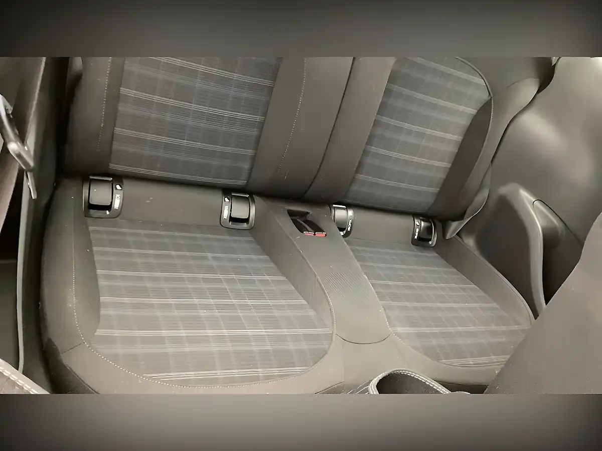Used 2016 Vauxhall Adam Glam Black - Interior and Exterior details 7
