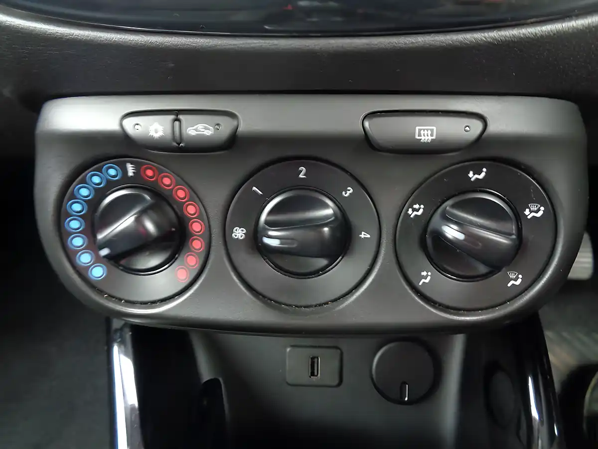 Used 2016 Vauxhall Adam Rocks Air Blue - Interior and Exterior details 14