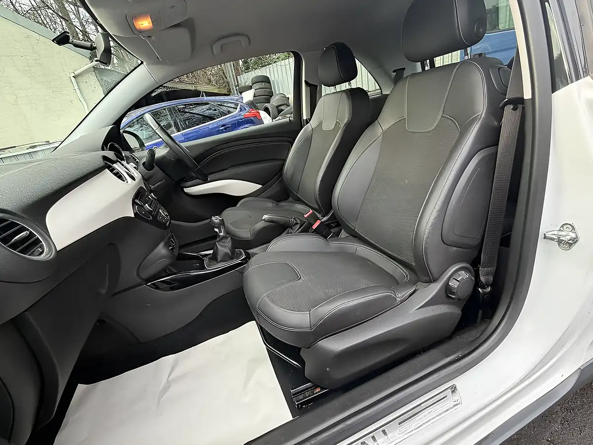 Used 2016 Vauxhall Adam Rocks White - Interior and Exterior details 12