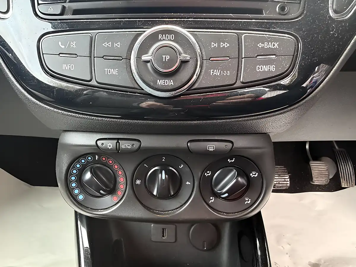 Used 2016 Vauxhall Adam Rocks White - Interior and Exterior details 19