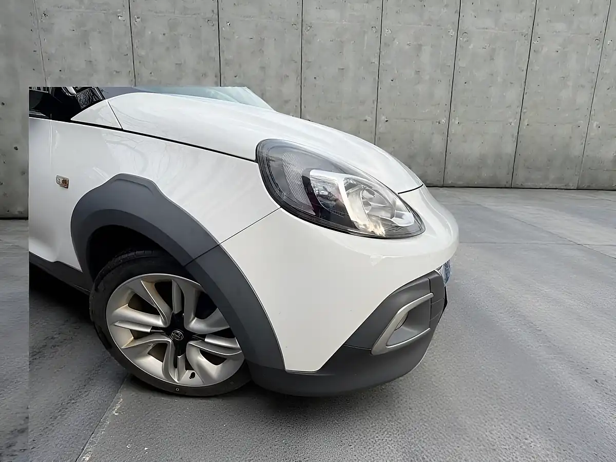 Used 2016 Vauxhall Adam Rocks White - Interior and Exterior details 6