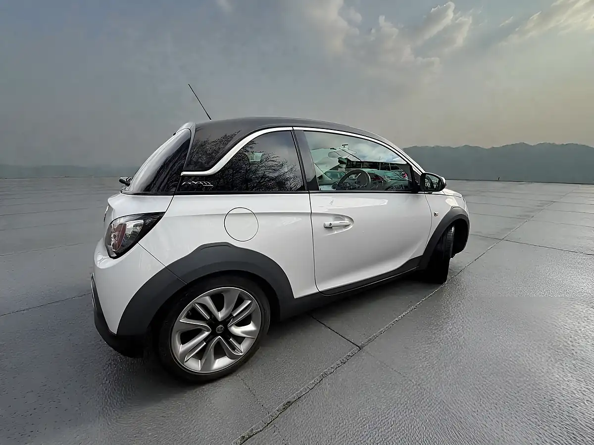 Used 2016 Vauxhall Adam Rocks White - Interior and Exterior details 8
