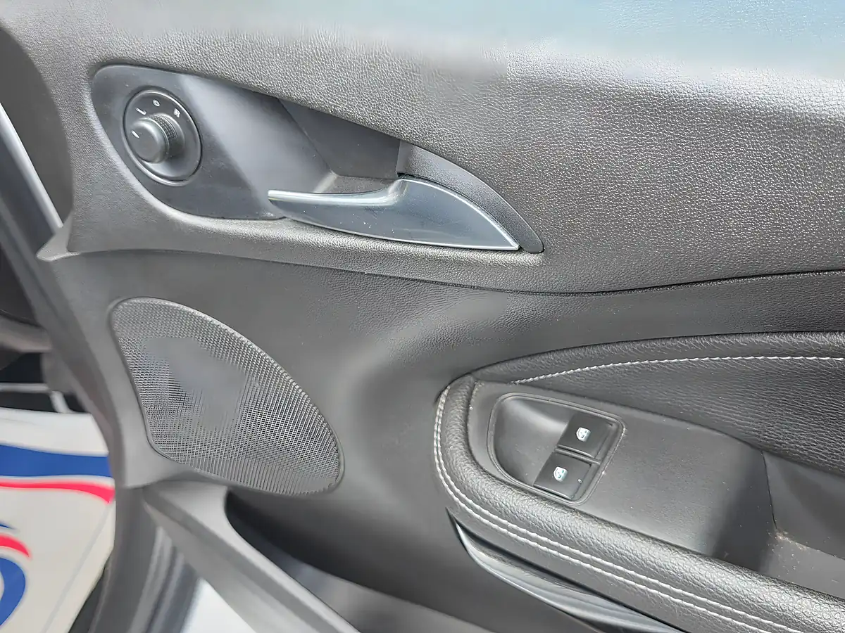 Used 2016 Vauxhall Adam Slam White - Interior and Exterior details 11