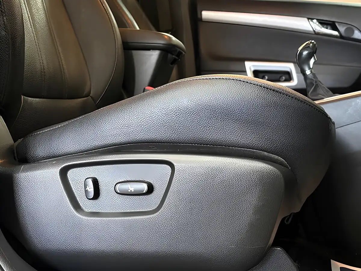 Used 2016 Vauxhall Antara Diamond Black - Interior and Exterior details 17