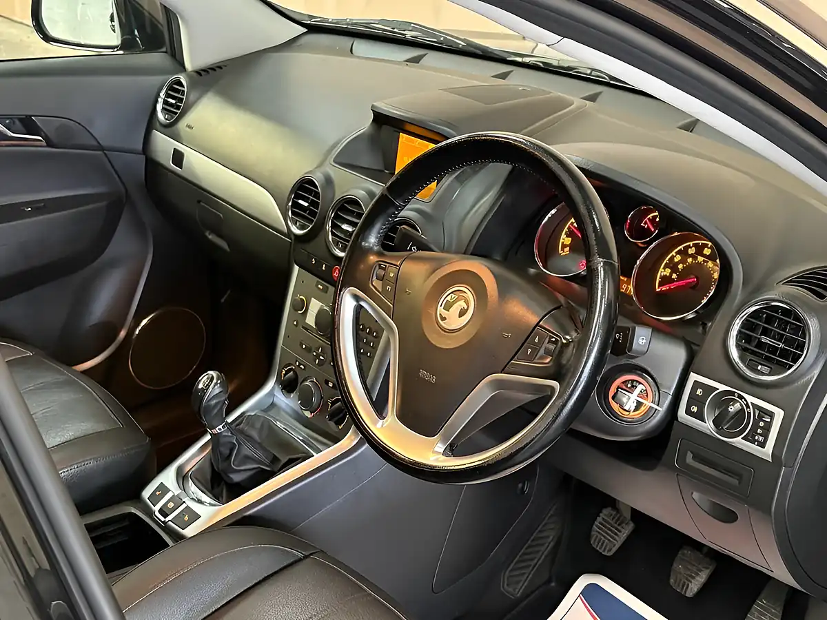 Used 2016 Vauxhall Antara Diamond Black - Interior and Exterior details 7