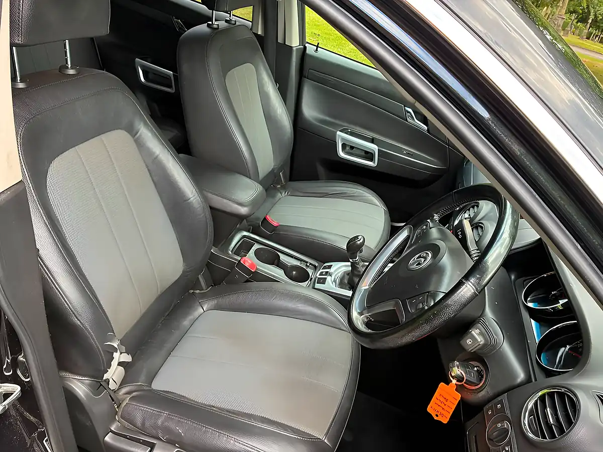 Used 2016 Vauxhall Antara Exclusiv Black - Interior and Exterior details 11