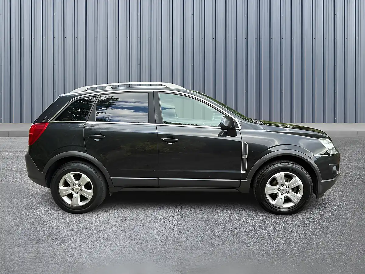 Used 2016 Vauxhall Antara Exclusiv Black - Interior and Exterior details 7