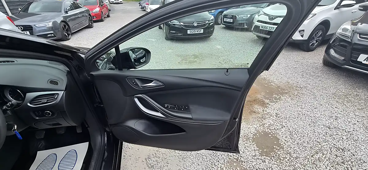 Used 2016 Vauxhall Astra Design Black - Interior and Exterior details 11