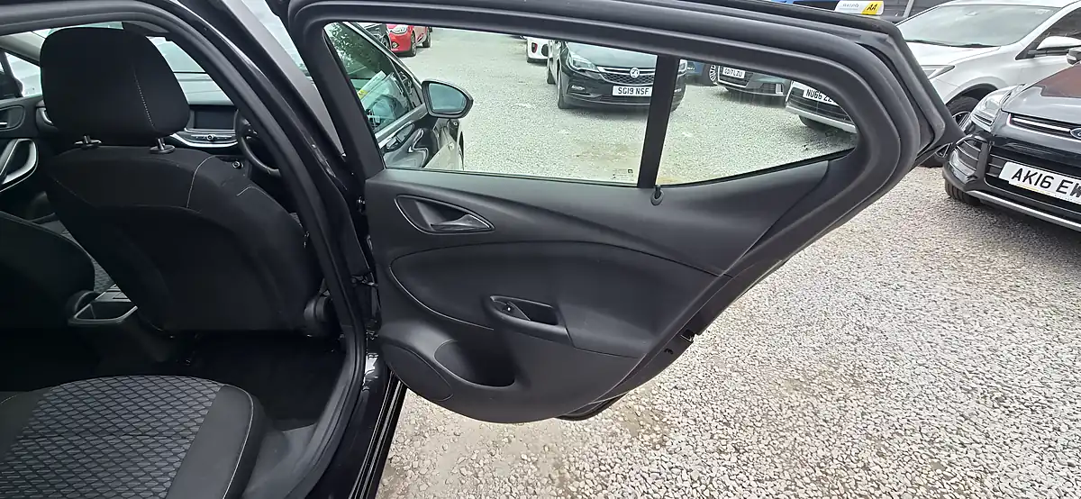 Used 2016 Vauxhall Astra Design Black - Interior and Exterior details 16