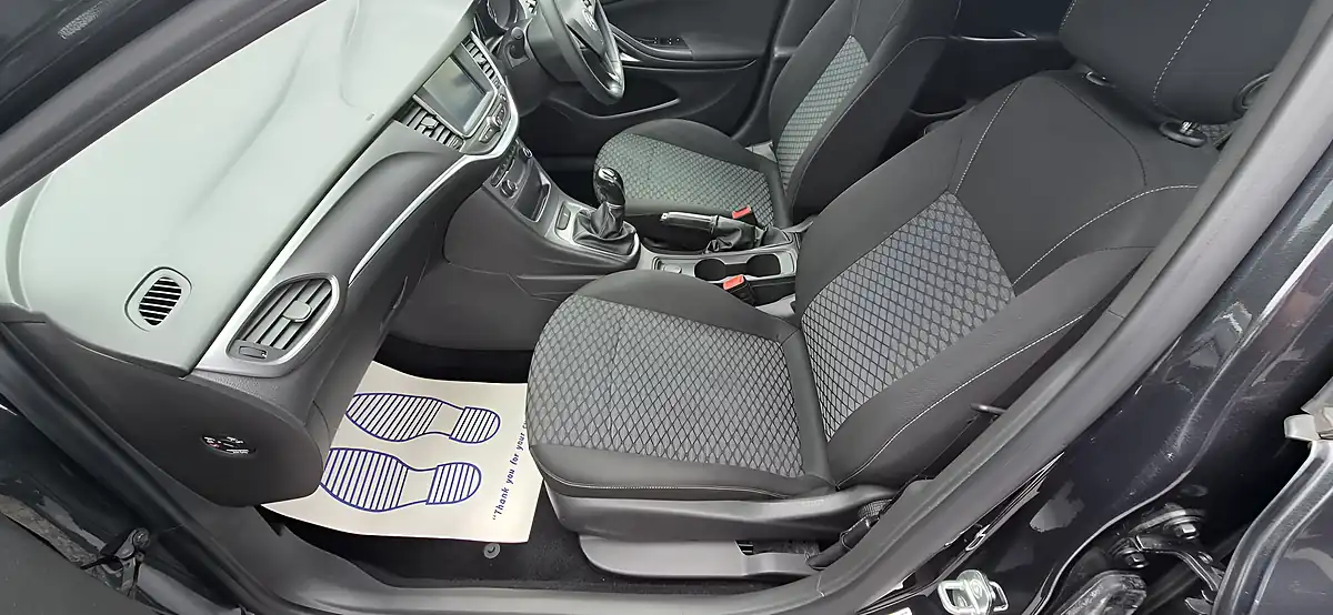 Used 2016 Vauxhall Astra Design Black - Interior and Exterior details 19
