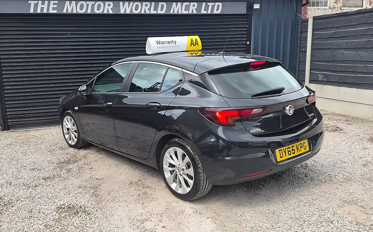 Used 2016 Vauxhall Astra Design Black - Interior and Exterior details 7