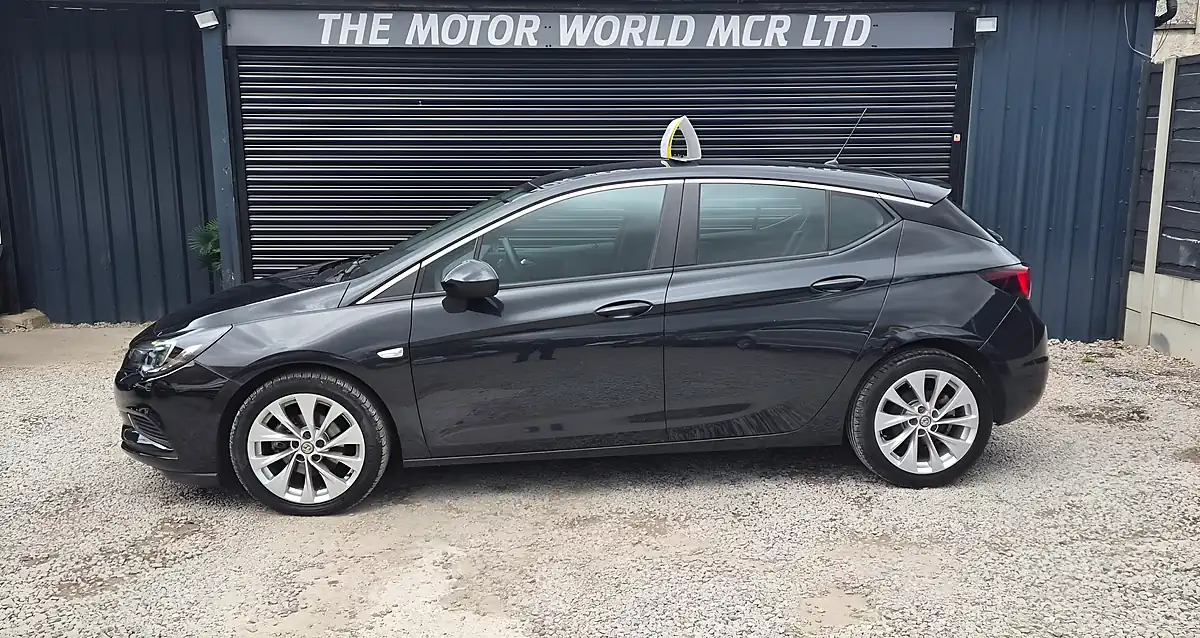 Used 2016 Vauxhall Astra Design Black - Interior and Exterior details 8
